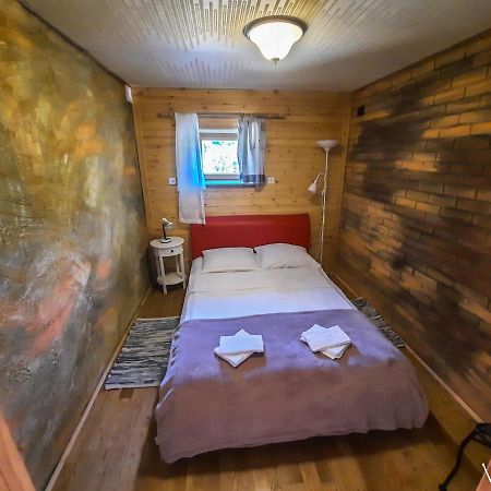 Rusnietis Guest House Bagian luar foto